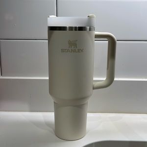 THE QUENCHER H2.0 FLOWSTATE™ TUMBLER | 40 OZ